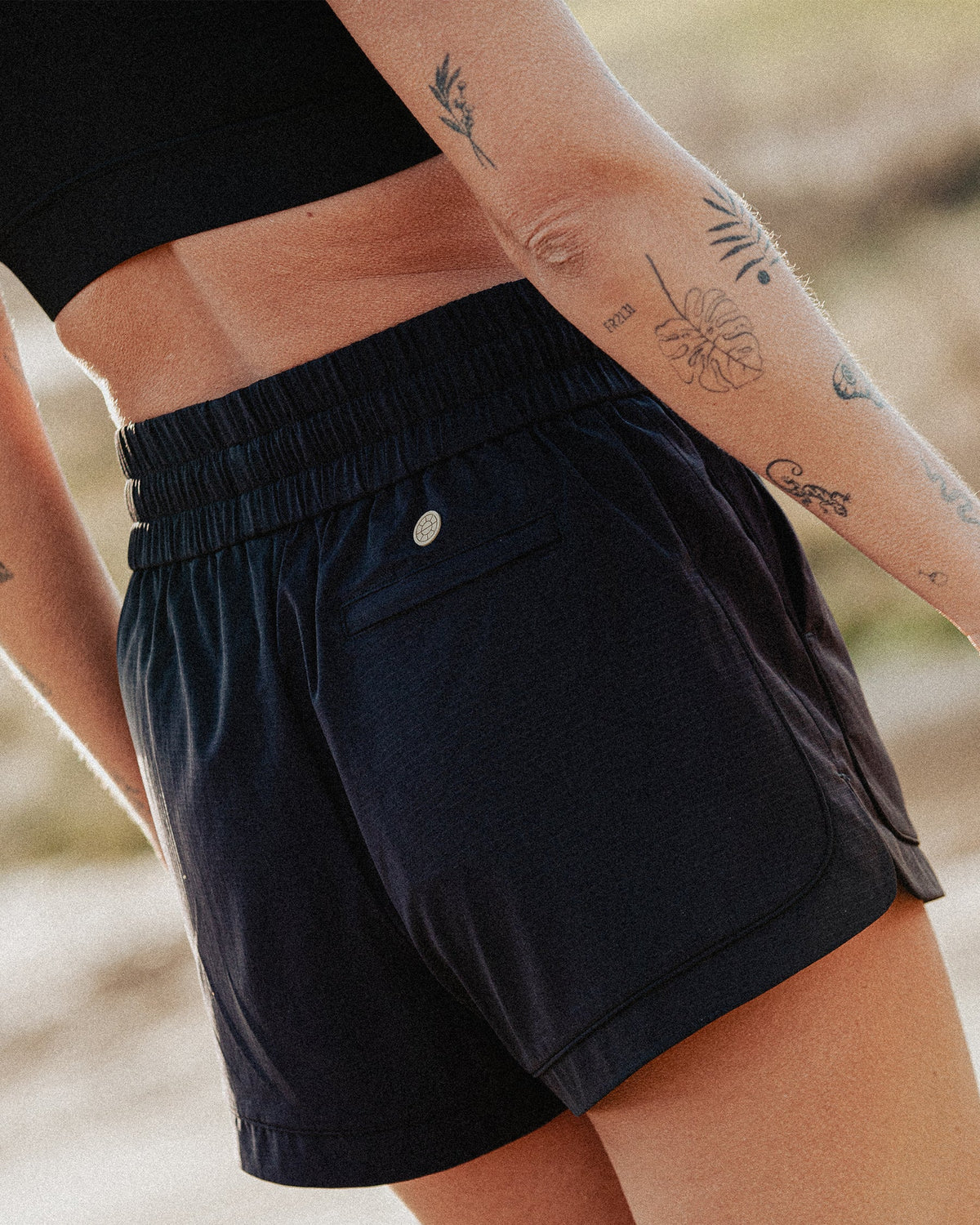 Lever Style Women's Sun Curved Hem Trail Shorts Black